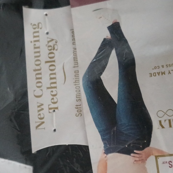 Levi Strauss Skinny Pants NWT - Picture 2 of 6